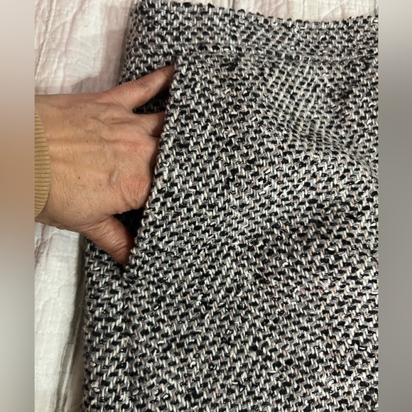 NWT LOFT Black and White Tweed Over Knee Skirt Side Pockets Size 10 - Picture 8 of 10